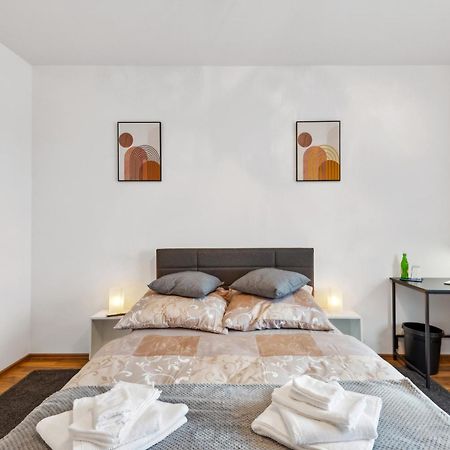 Zentrale Lage ... Ideal Fuer Geschaeftsleute, Monteure, Familien...3 Zimmer, Wlan, Smarttv Метманн Экстерьер фото