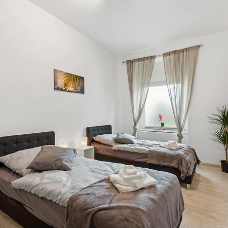 Zentrale Lage ... Ideal Fuer Geschaeftsleute, Monteure, Familien...3 Zimmer, Wlan, Smarttv Метманн Экстерьер фото