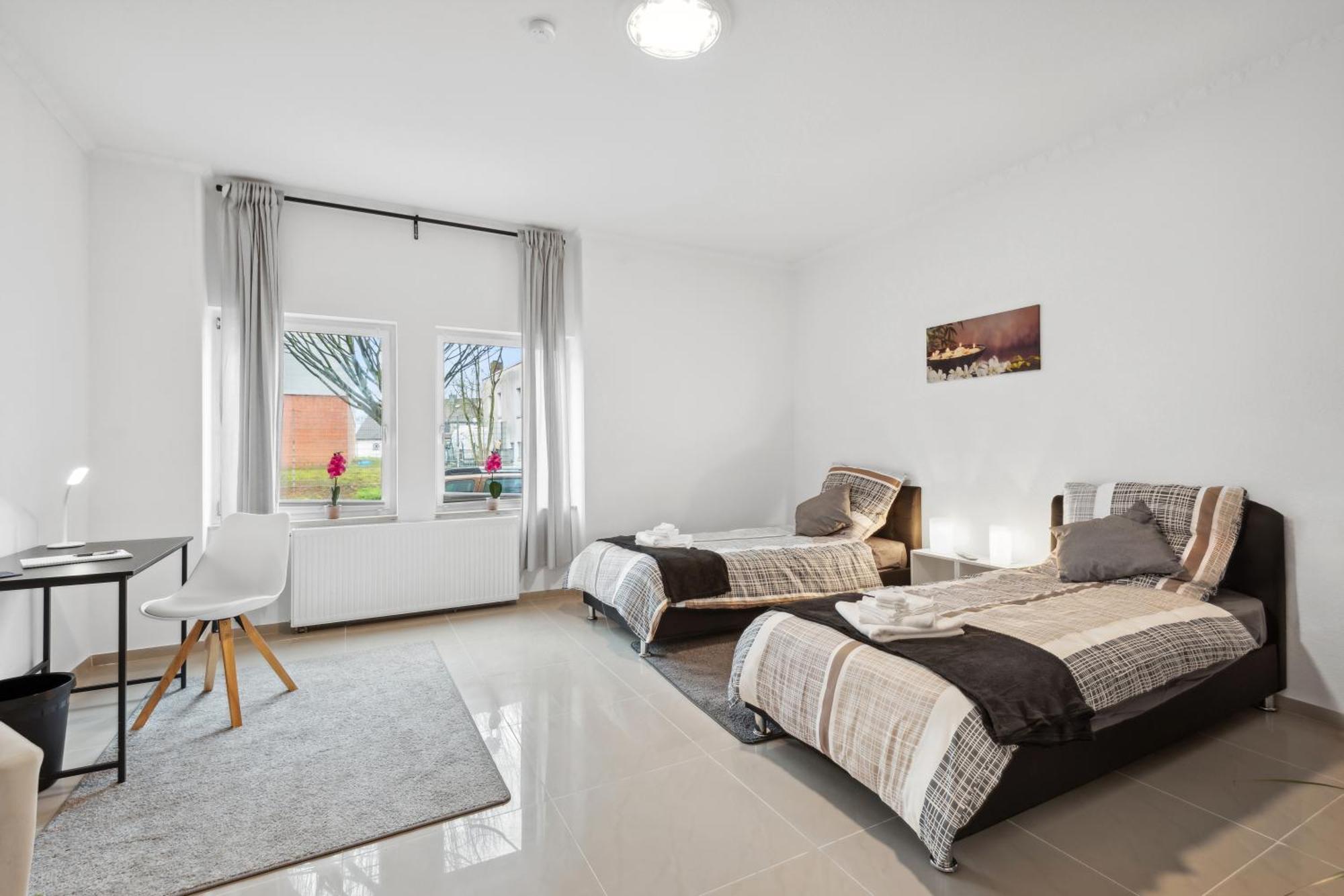 Zentrale Lage ... Ideal Fuer Geschaeftsleute, Monteure, Familien...3 Zimmer, Wlan, Smarttv Метманн Экстерьер фото