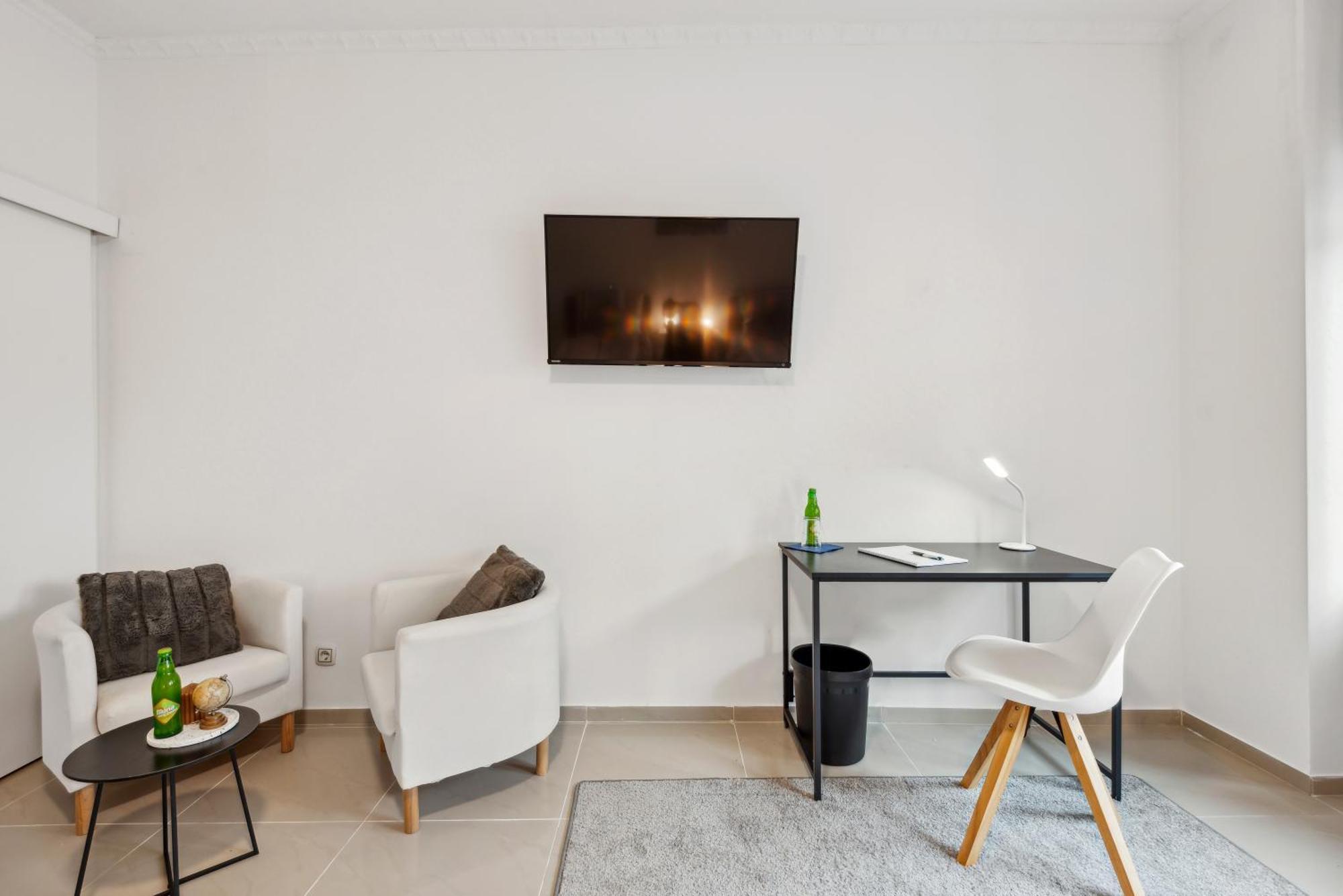 Zentrale Lage ... Ideal Fuer Geschaeftsleute, Monteure, Familien...3 Zimmer, Wlan, Smarttv Метманн Экстерьер фото