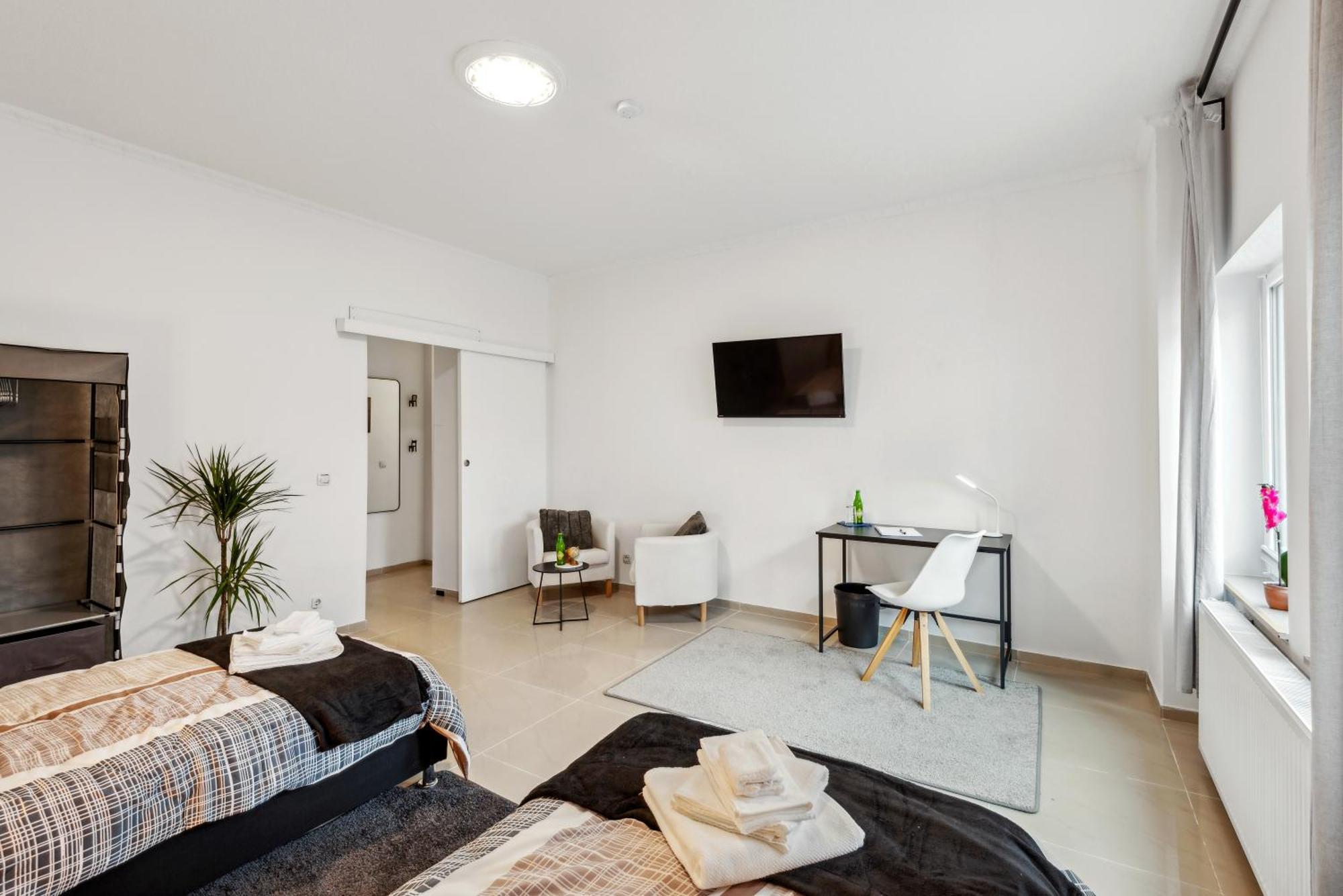 Zentrale Lage ... Ideal Fuer Geschaeftsleute, Monteure, Familien...3 Zimmer, Wlan, Smarttv Метманн Экстерьер фото
